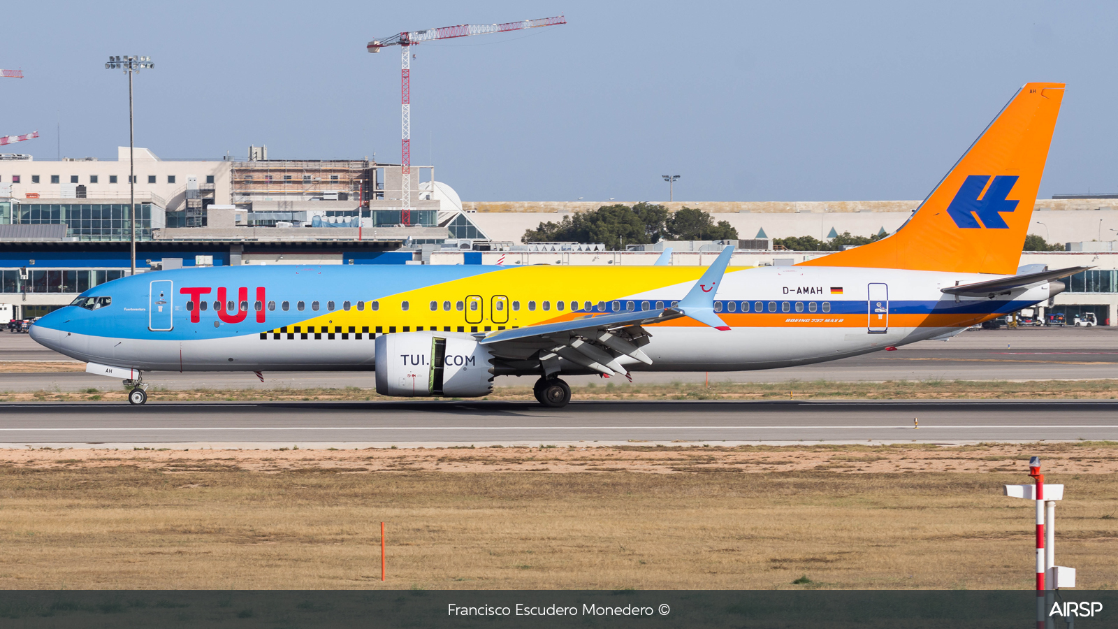 Tui Airways  Boeing 737 Max 8  D-AMAH