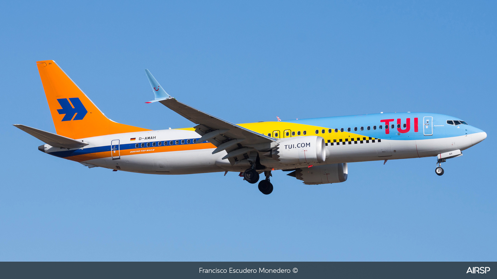 Tui Airways  Boeing 737 Max 8  D-AMAH