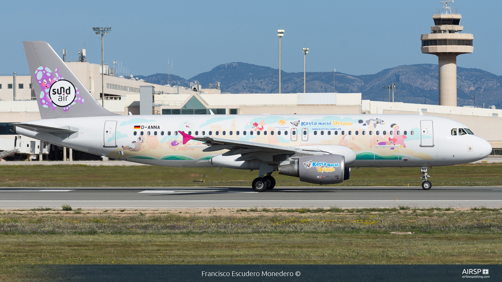 Sundair  Airbus A320  D-ANNA