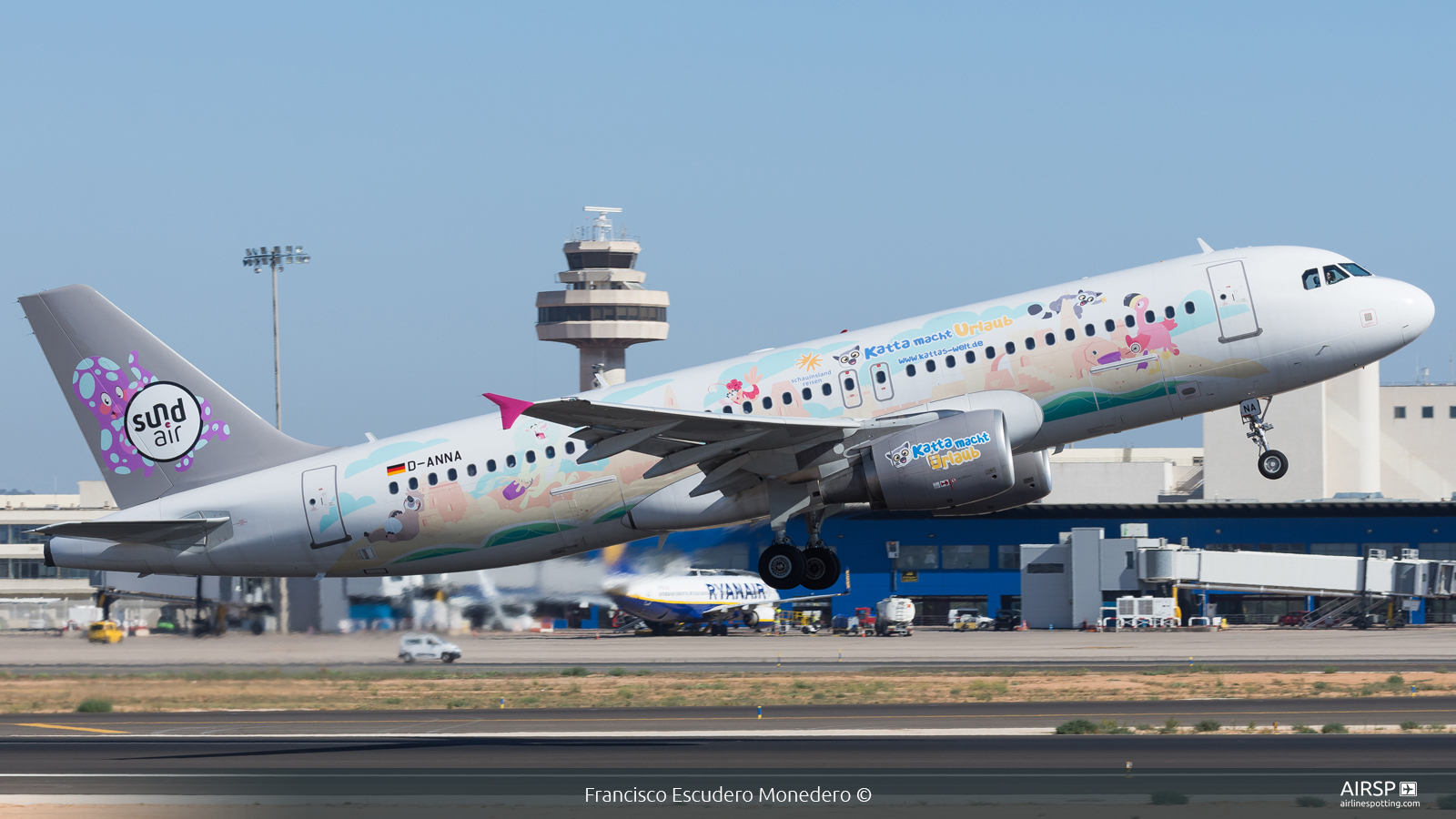 Sundair  Airbus A320  D-ANNA