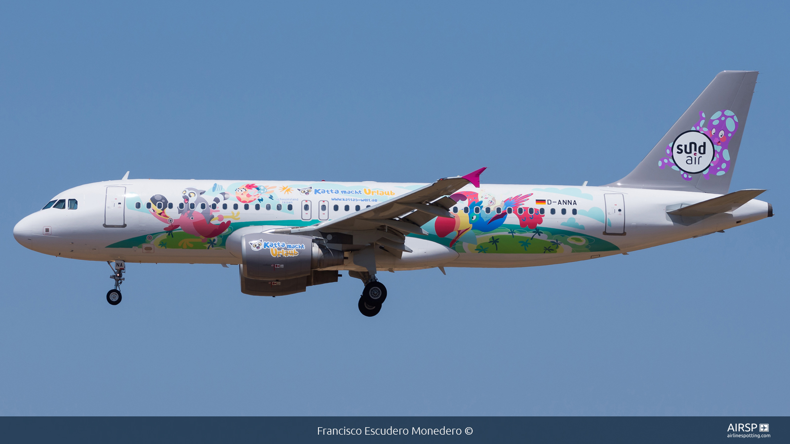 Sundair  Airbus A320  D-ANNA