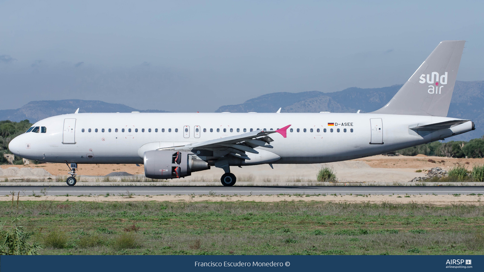 Sundair  Airbus A320  D-ASEE