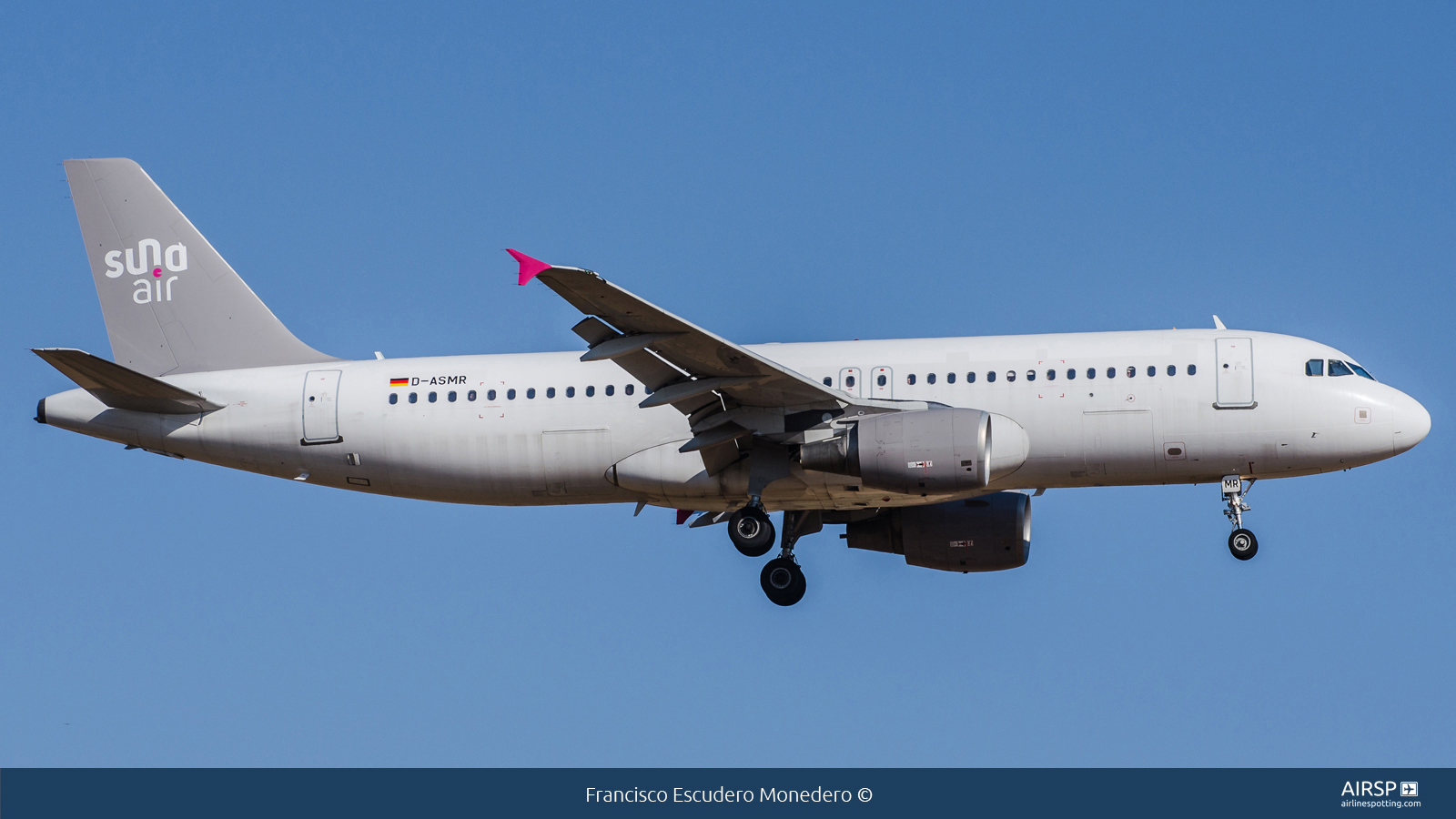 Sundair  Airbus A320  D-ASMR