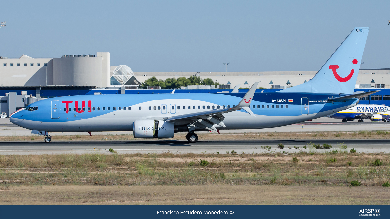 Tui Airways  Boeing 737-800  D-ASUN