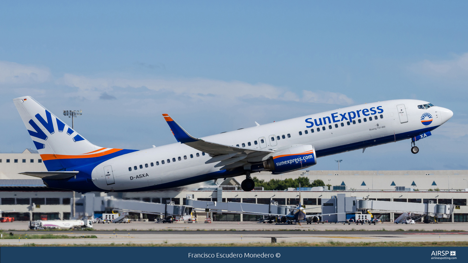 Sun Express  Boeing 737-800  D-ASXA