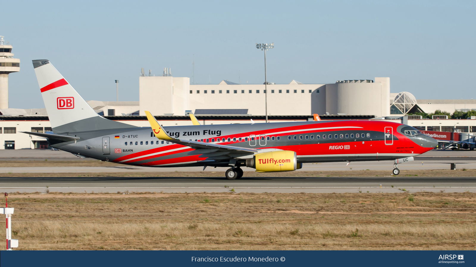 Tui Fly  Boeing 737-800  D-ATUC