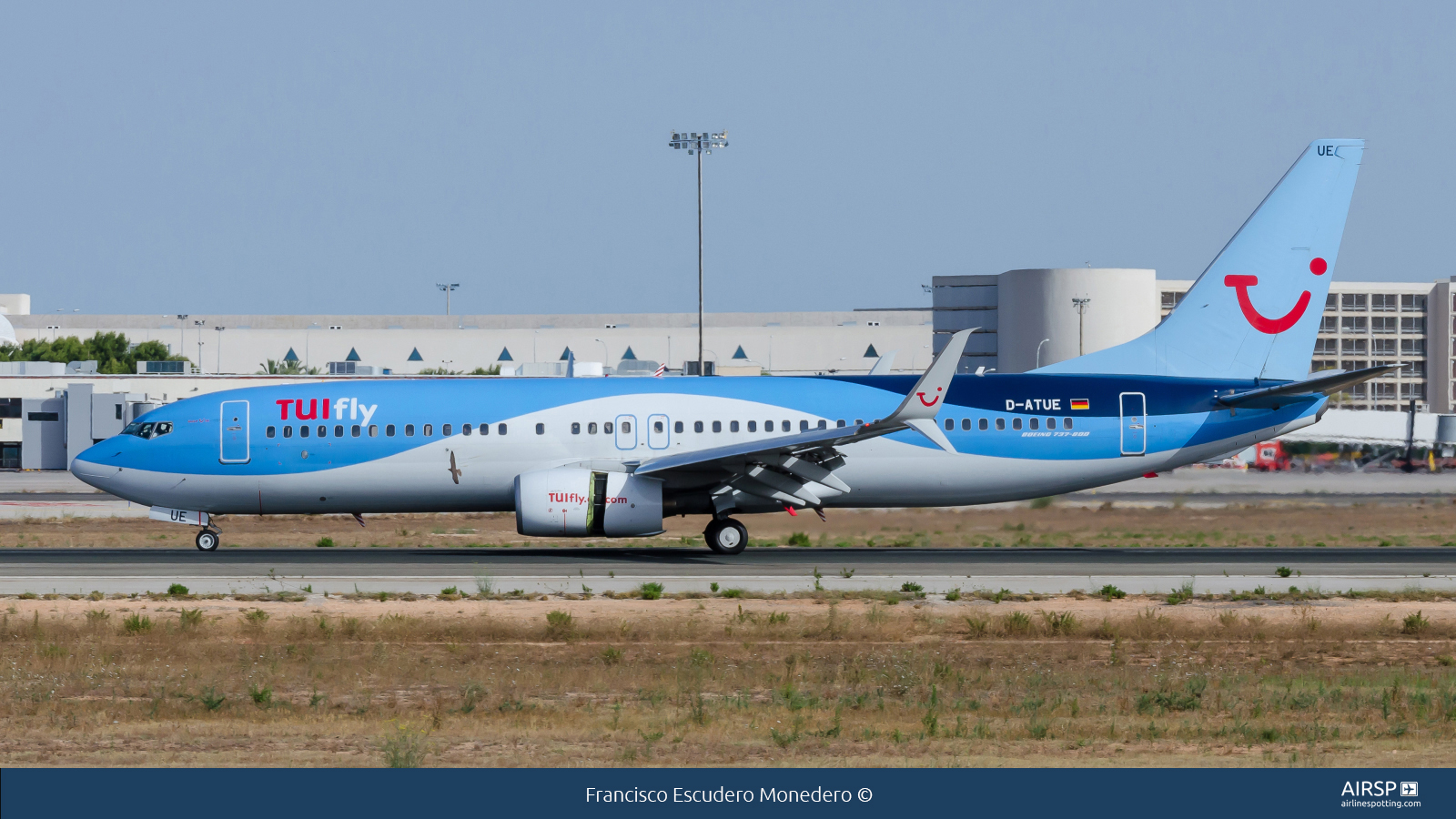 Tui Fly  Boeing 737-800  D-ATUE