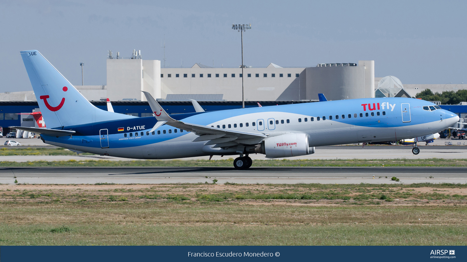 Tui Fly  Boeing 737-800  D-ATUE