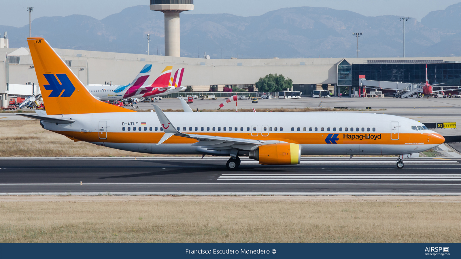Tui Fly  Boeing 737-800  D-ATUF