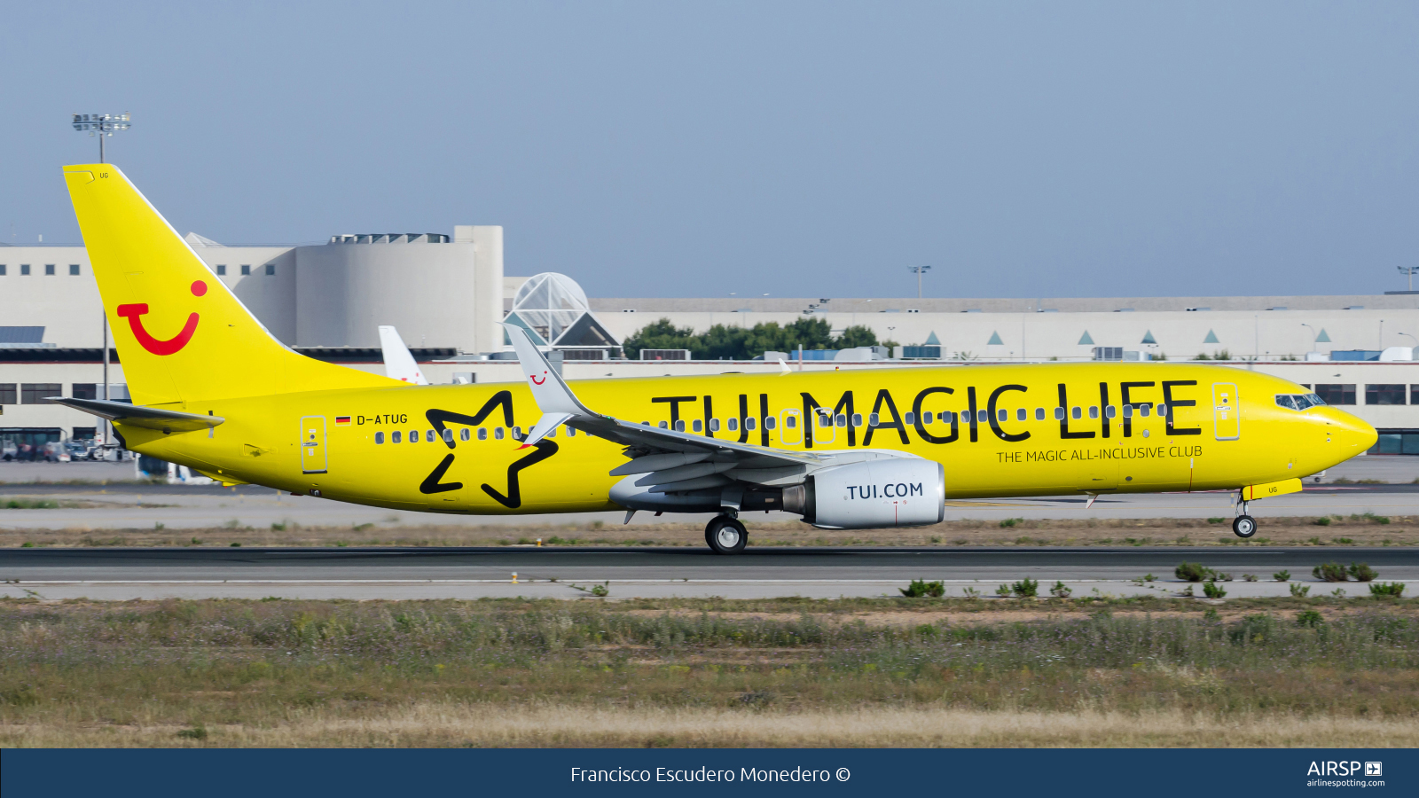 Tui Airways  Boeing 737-800  D-ATUG