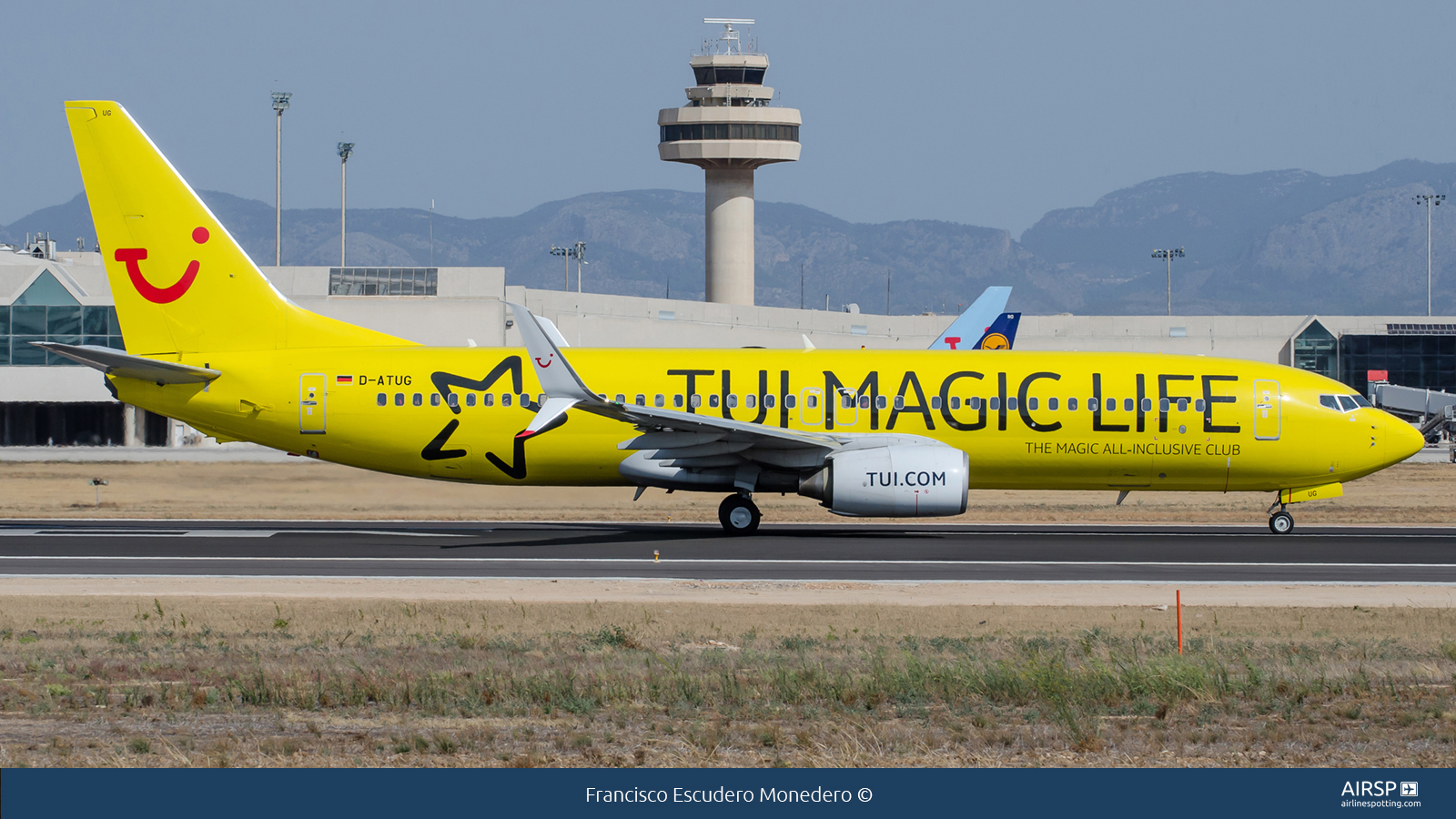 Tui Airways  Boeing 737-800  D-ATUG