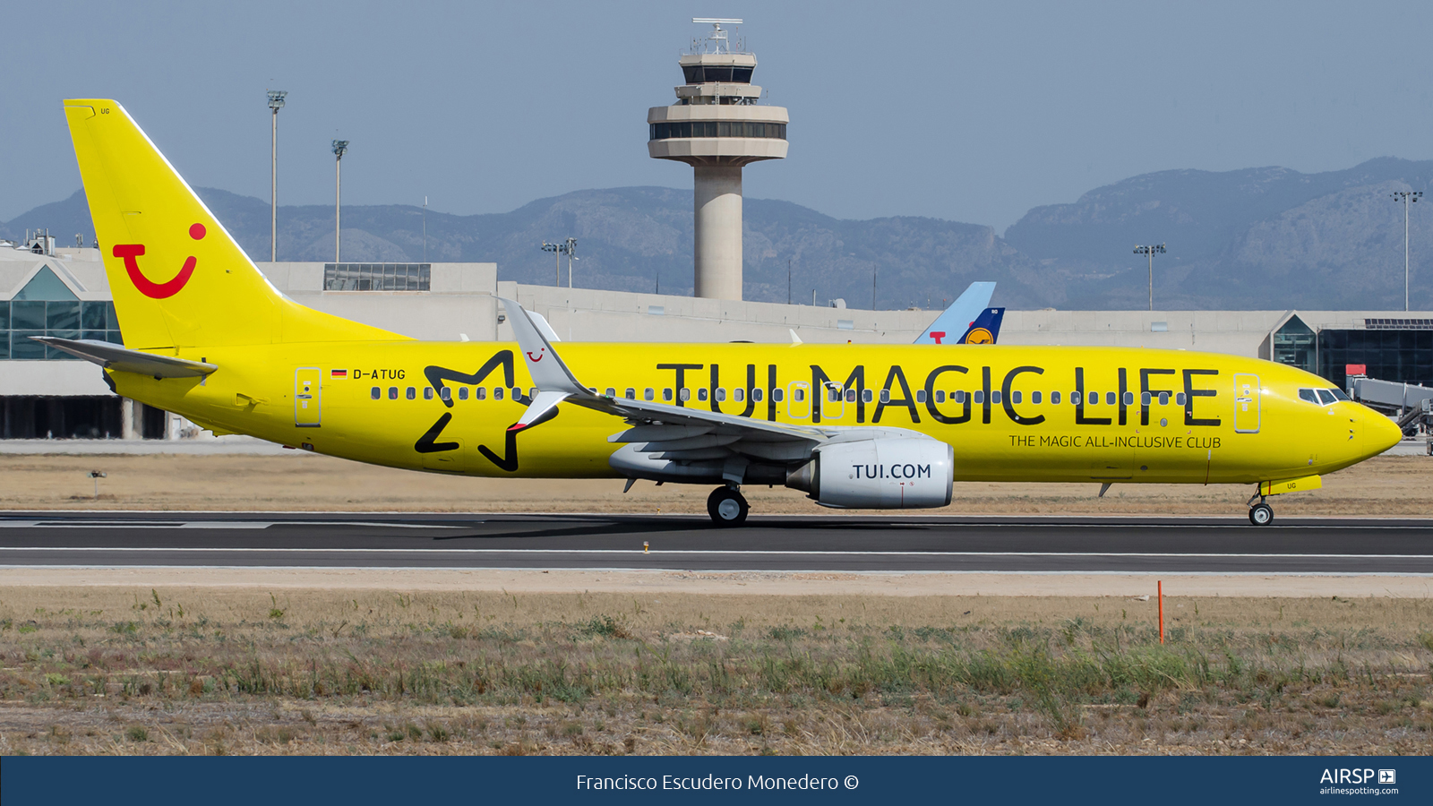 Tui Airways  Boeing 737-800  D-ATUG