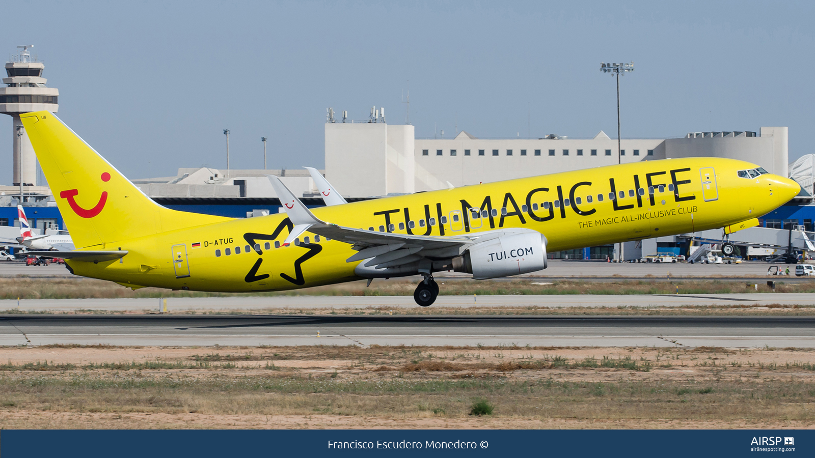 Tui Airways  Boeing 737-800  D-ATUG