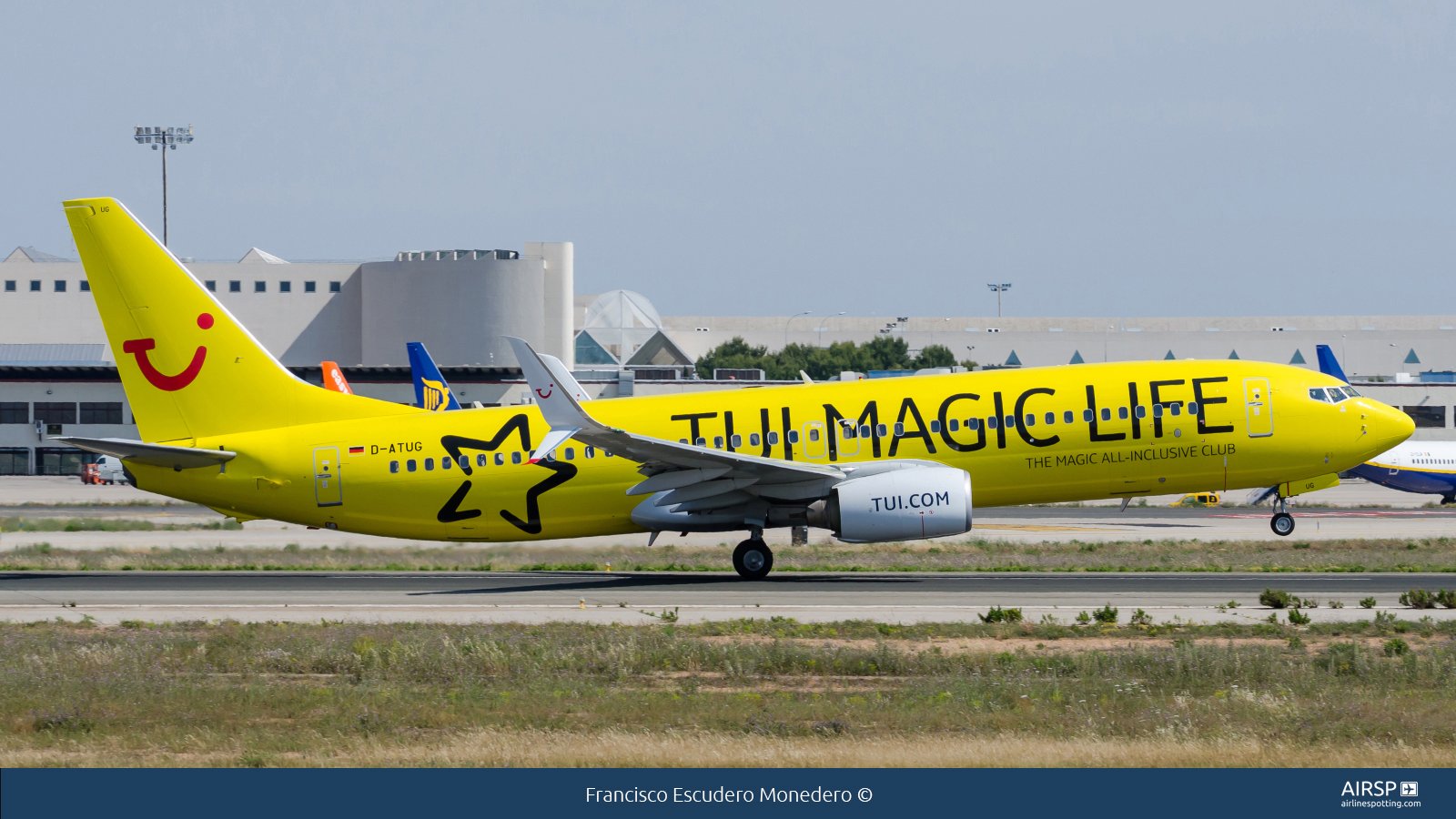 Tui Airways  Boeing 737-800  D-ATUG