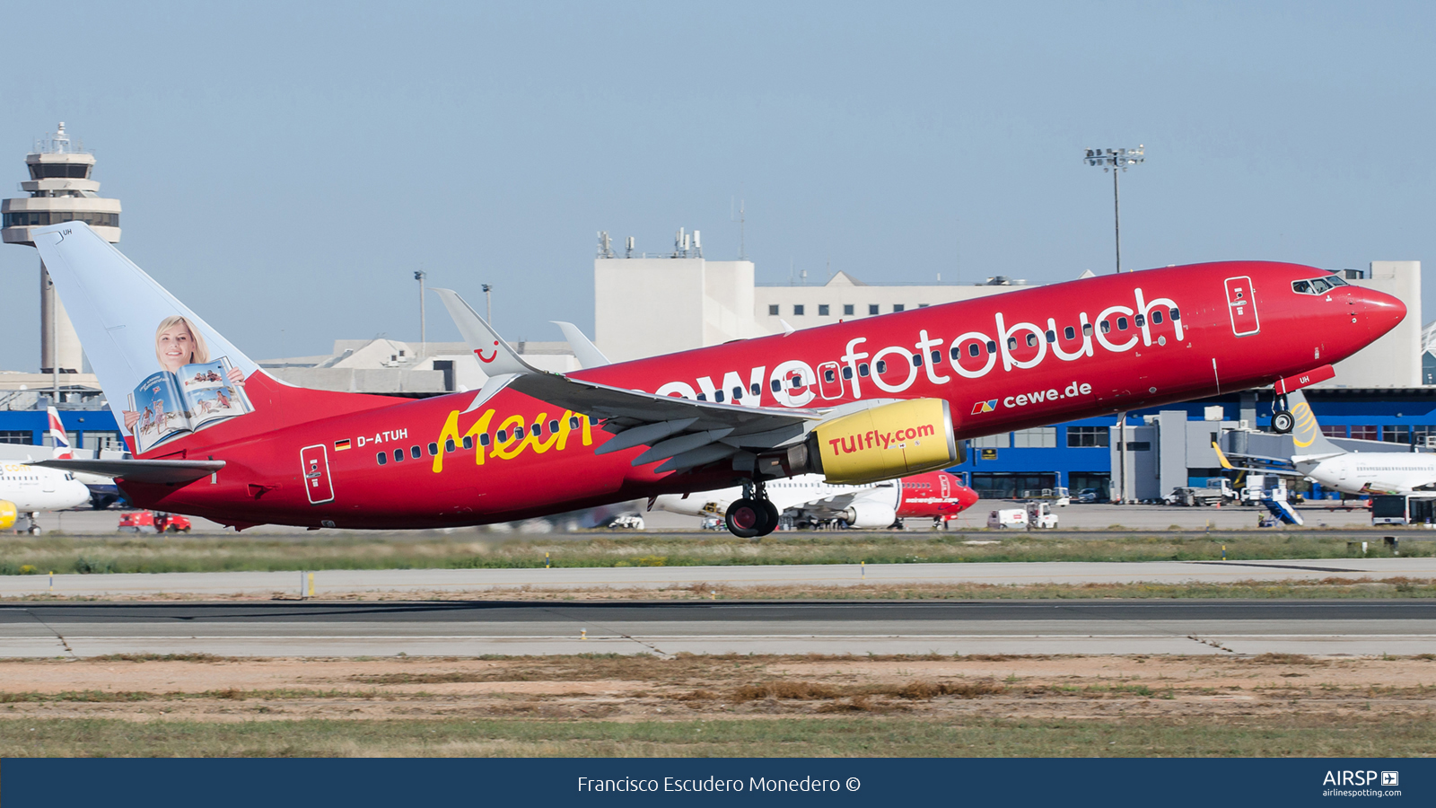 Tui Fly  Boeing 737-800  D-ATUH