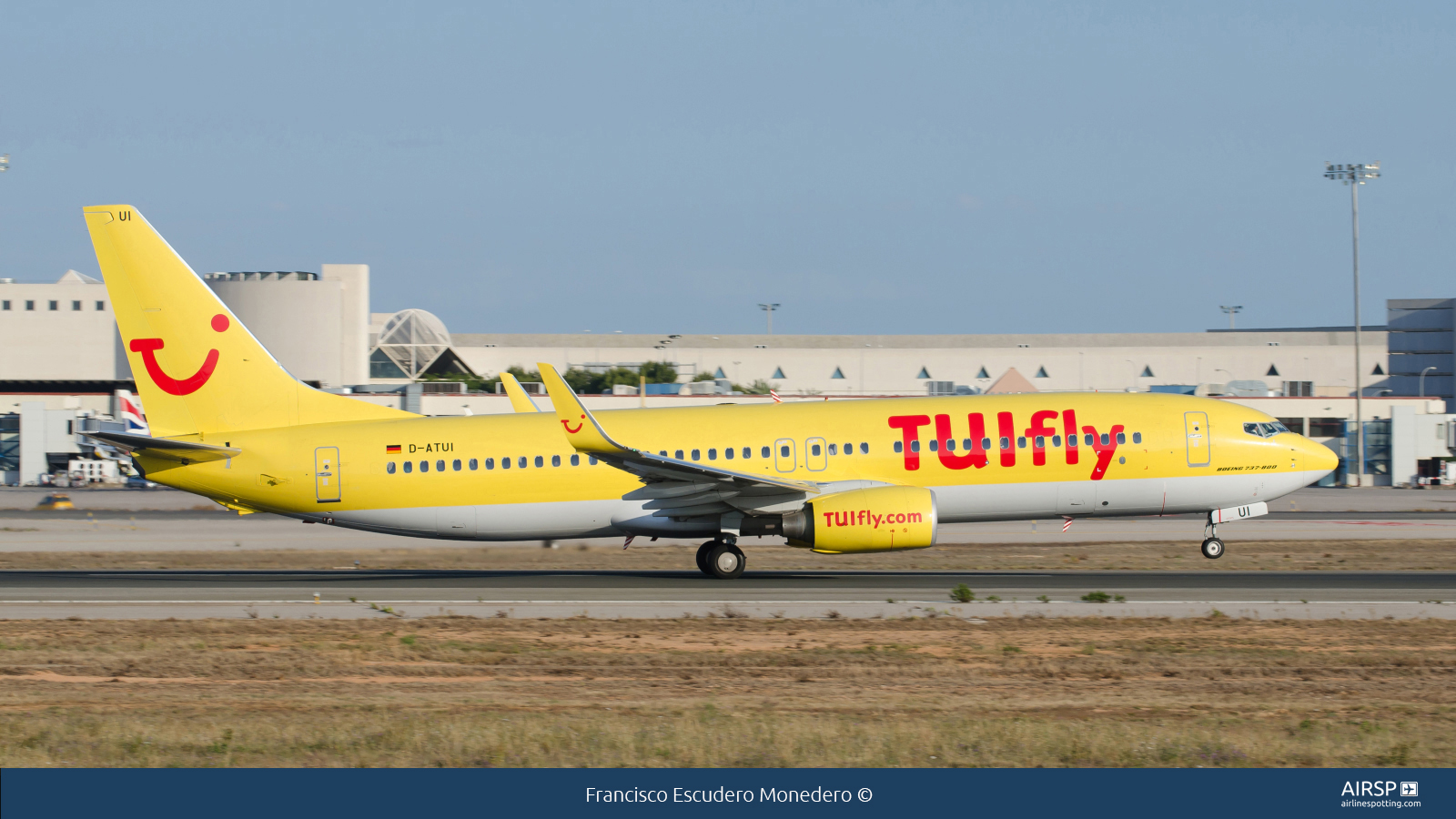 Tui Fly  Boeing 737-800  D-ATUI