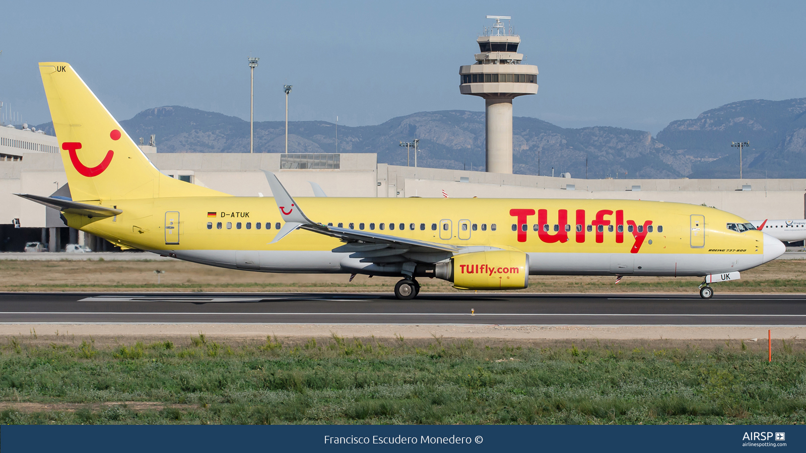 Tui Fly  Boeing 737-800  D-ATUK