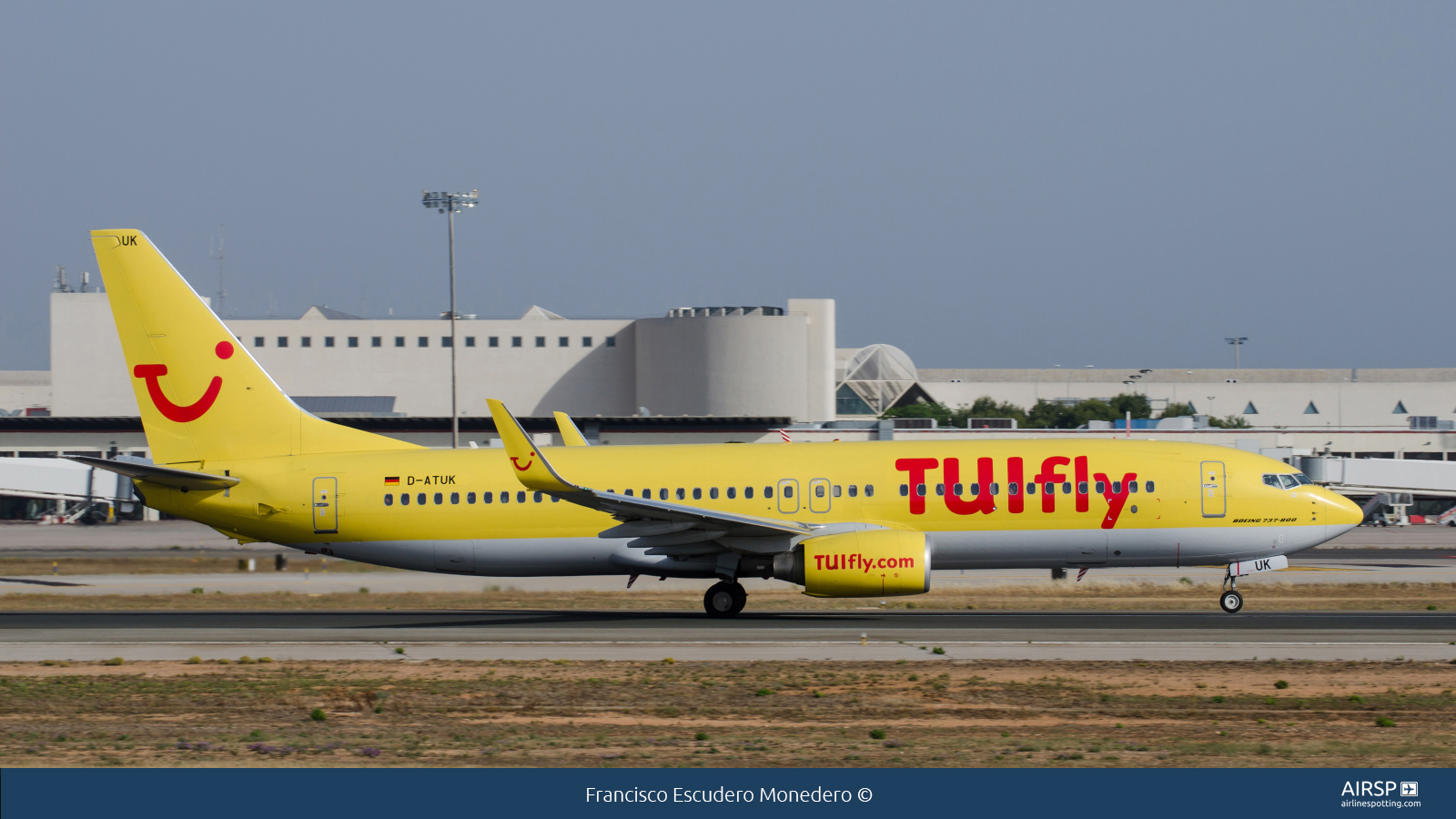 Tui Fly  Boeing 737-800  D-ATUK