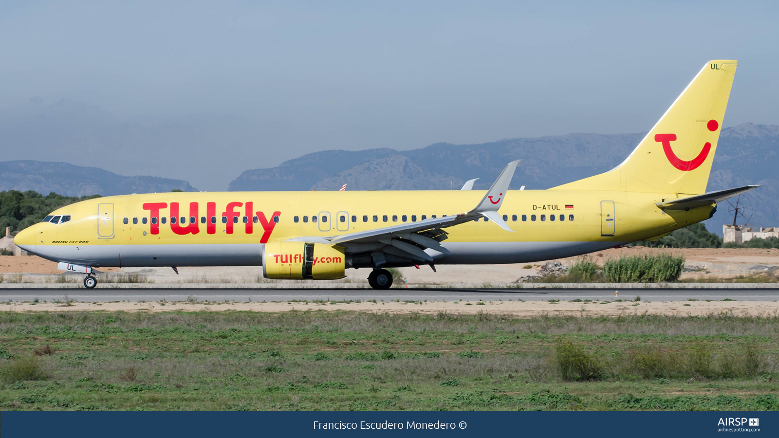 Tui Fly  Boeing 737-800  D-ATUL