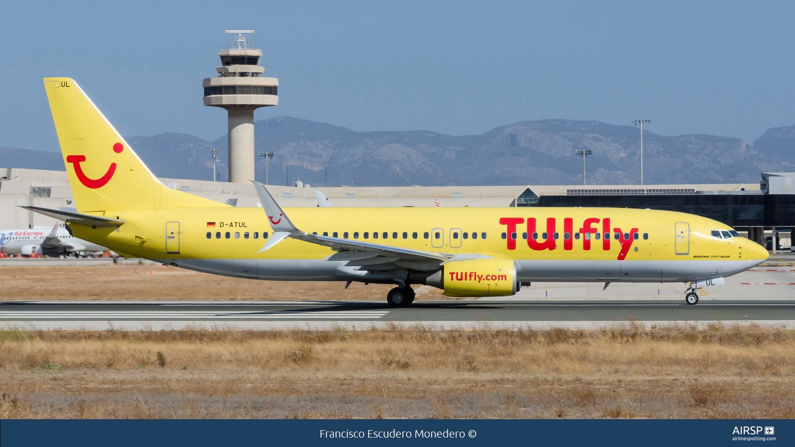 Tui Fly  Boeing 737-800  D-ATUL