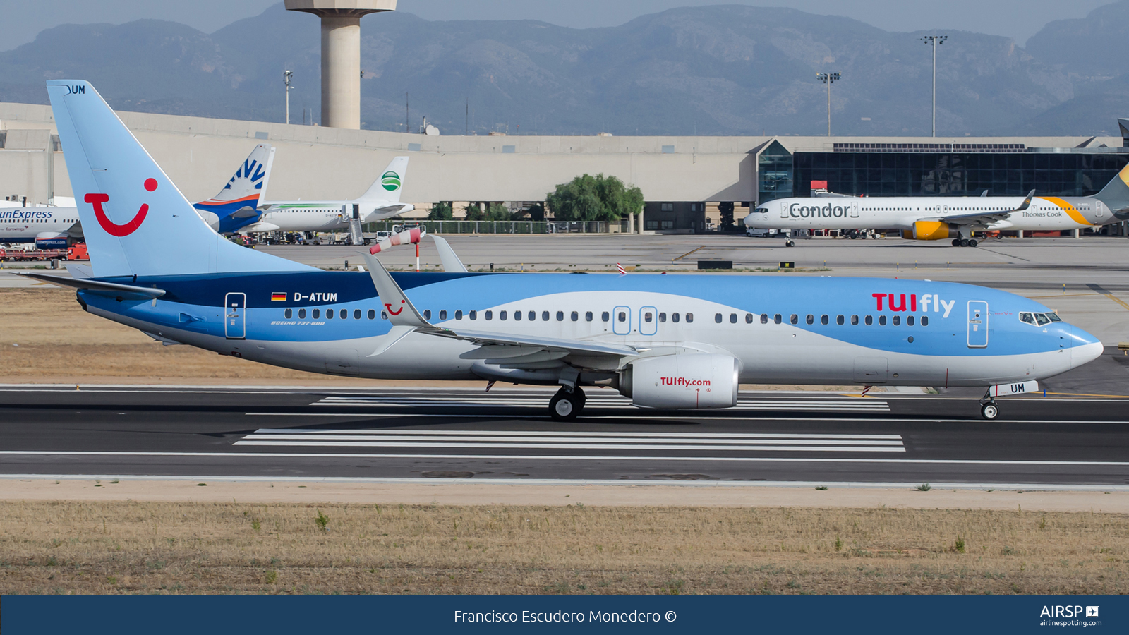 Tui Fly  Boeing 737-800  D-ATUM