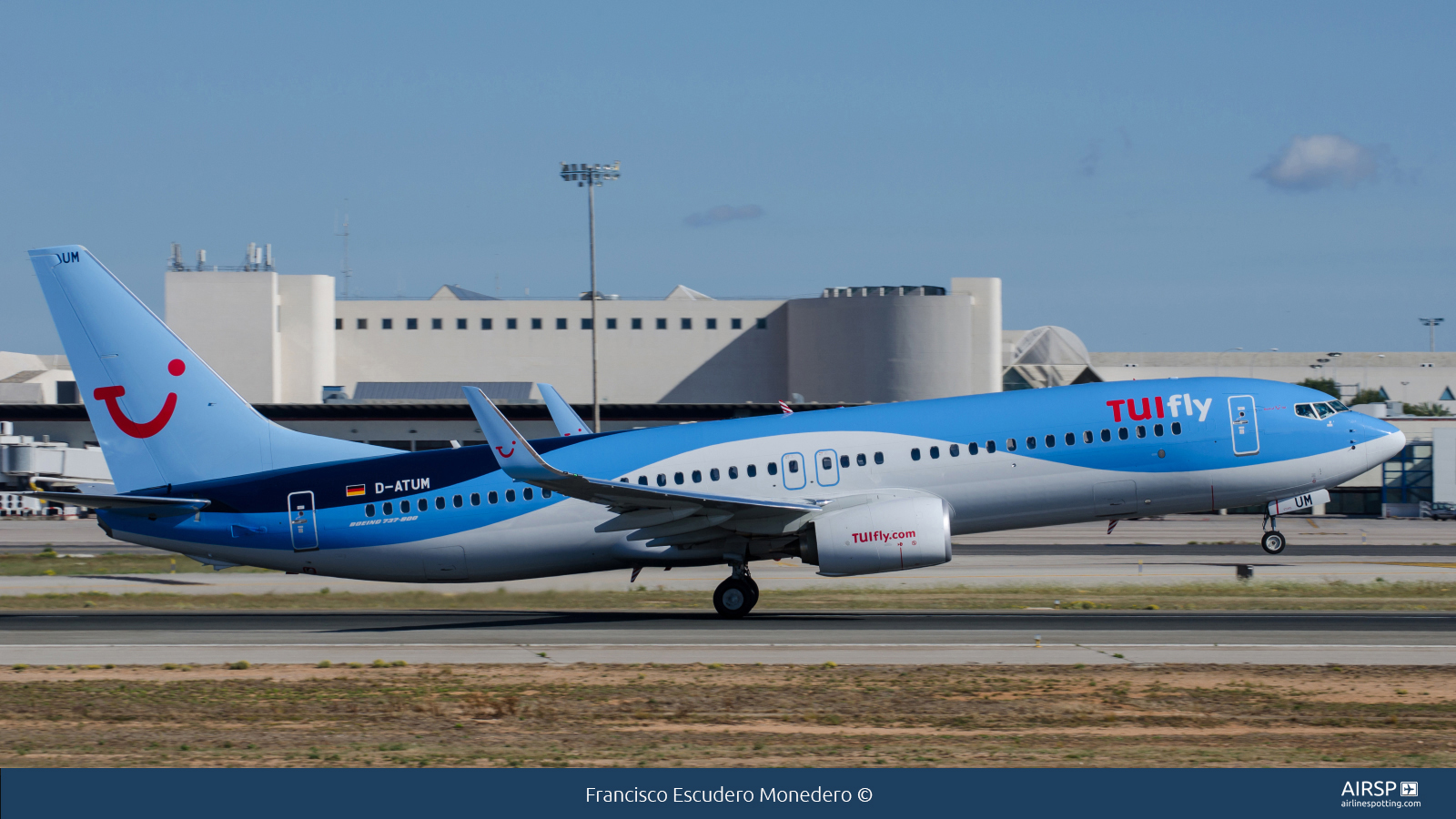 Tui Fly  Boeing 737-800  D-ATUM