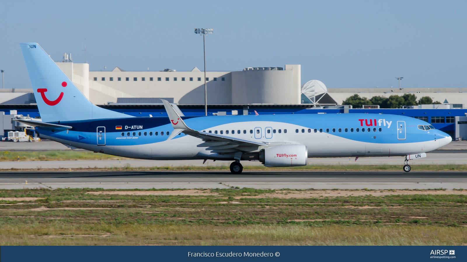 Tui Fly  Boeing 737-800  D-ATUN