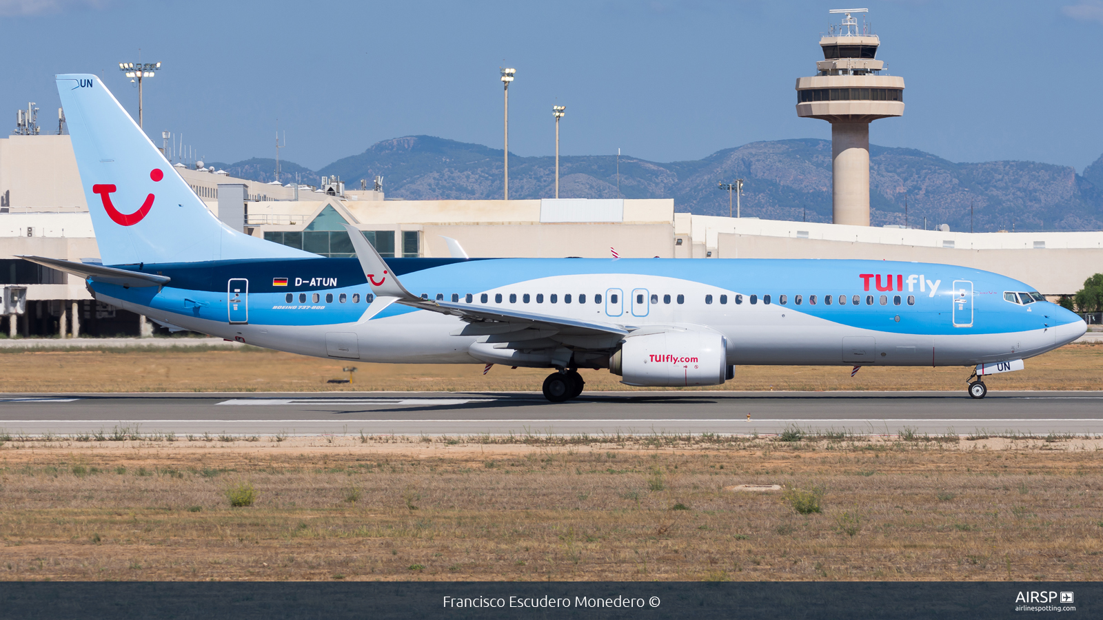 Tui Fly  Boeing 737-800  D-ATUN