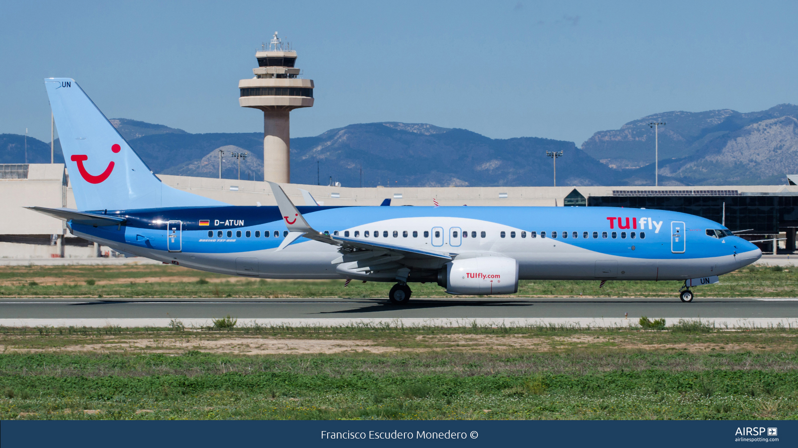 Tui Fly  Boeing 737-800  D-ATUN