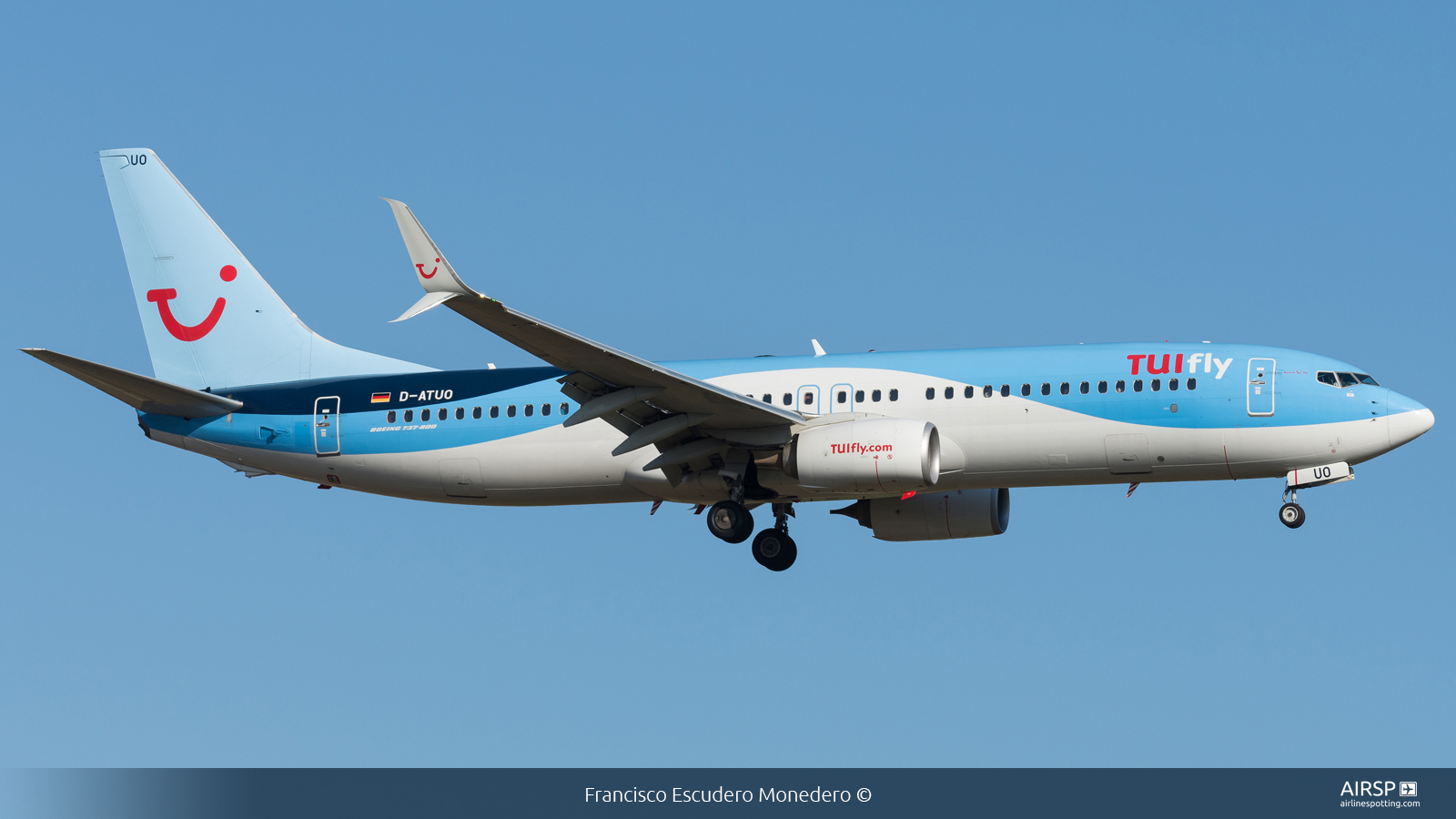 Tui Fly  Boeing 737-800  D-ATUO