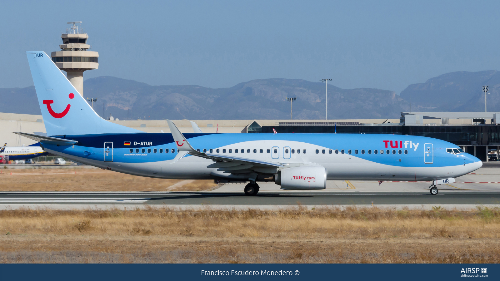 Tui Fly  Boeing 737-800  D-ATUR