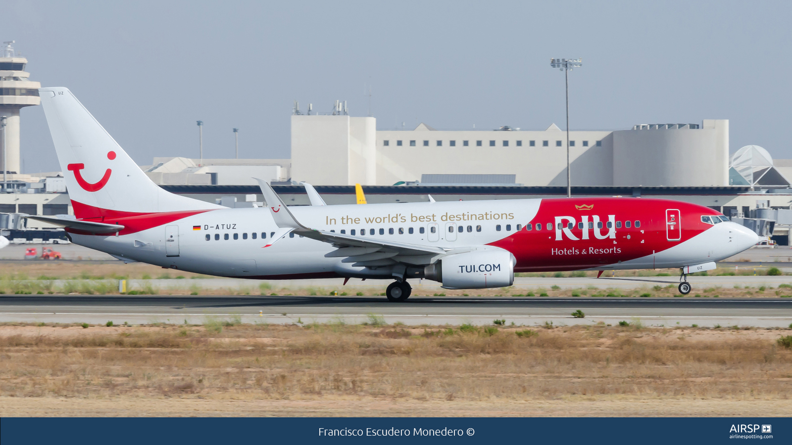 Tui Airways  Boeing 737-800  D-ATUZ