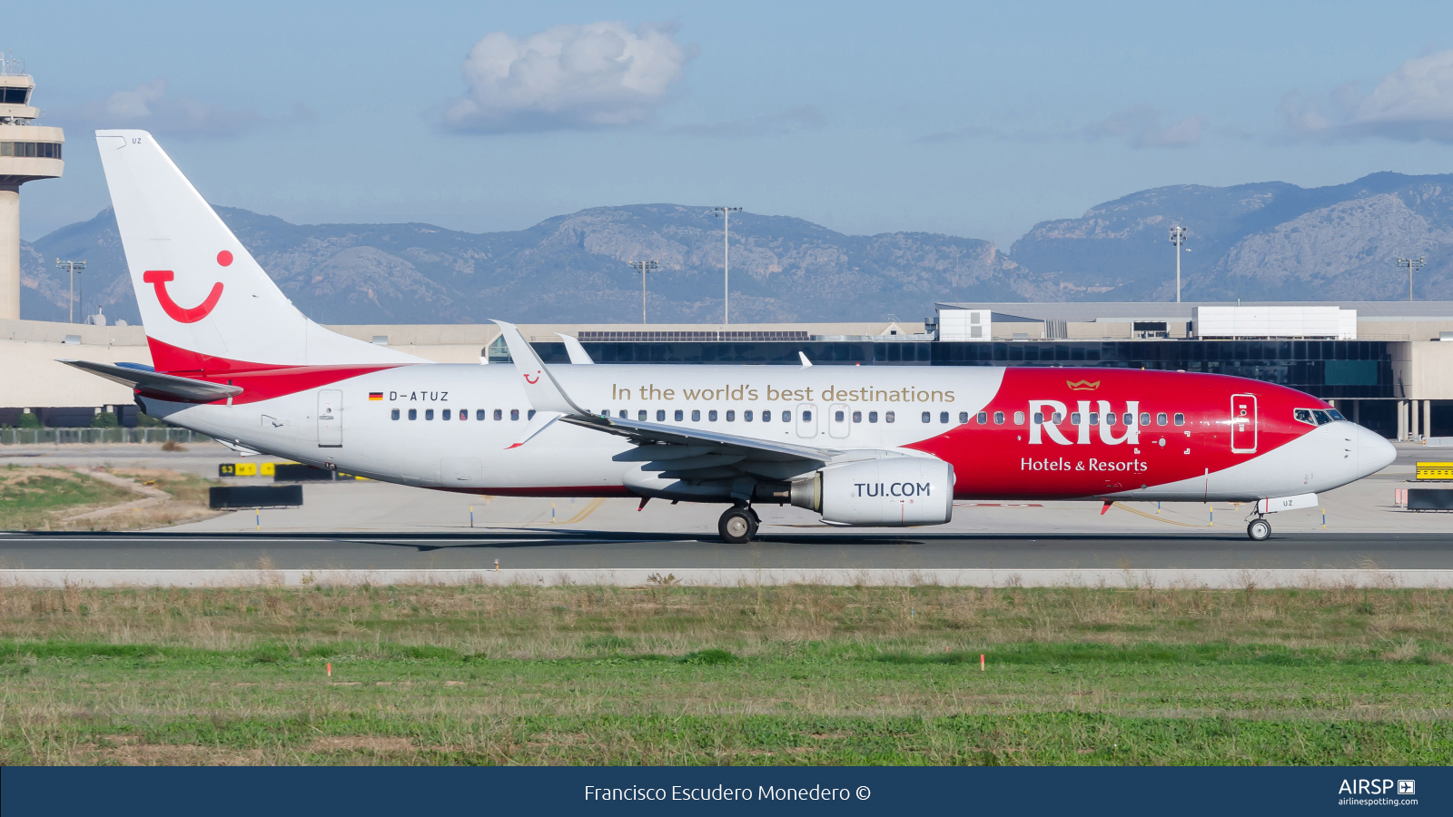 Tui Airways  Boeing 737-800  D-ATUZ