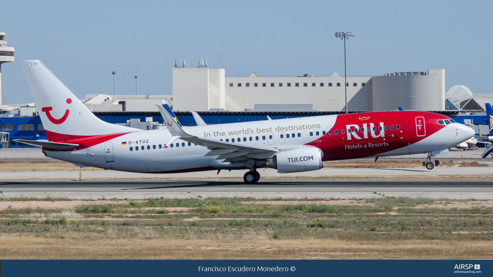 Tui Airways  Boeing 737-800  D-ATUZ