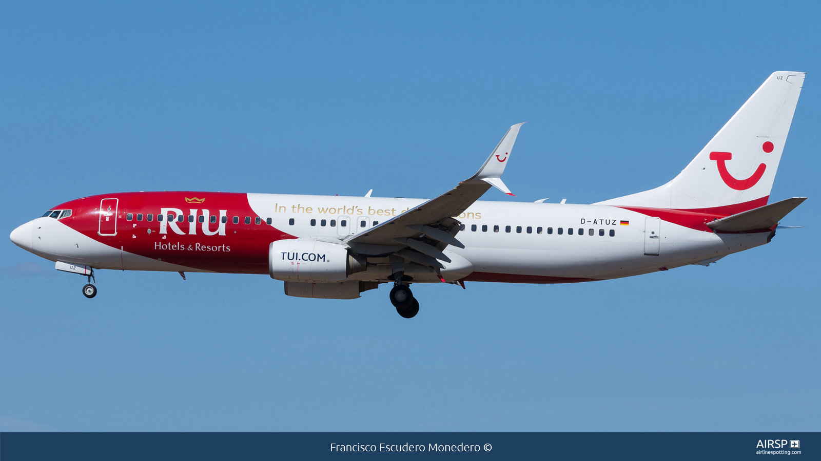 Tui Airways  Boeing 737-800  D-ATUZ