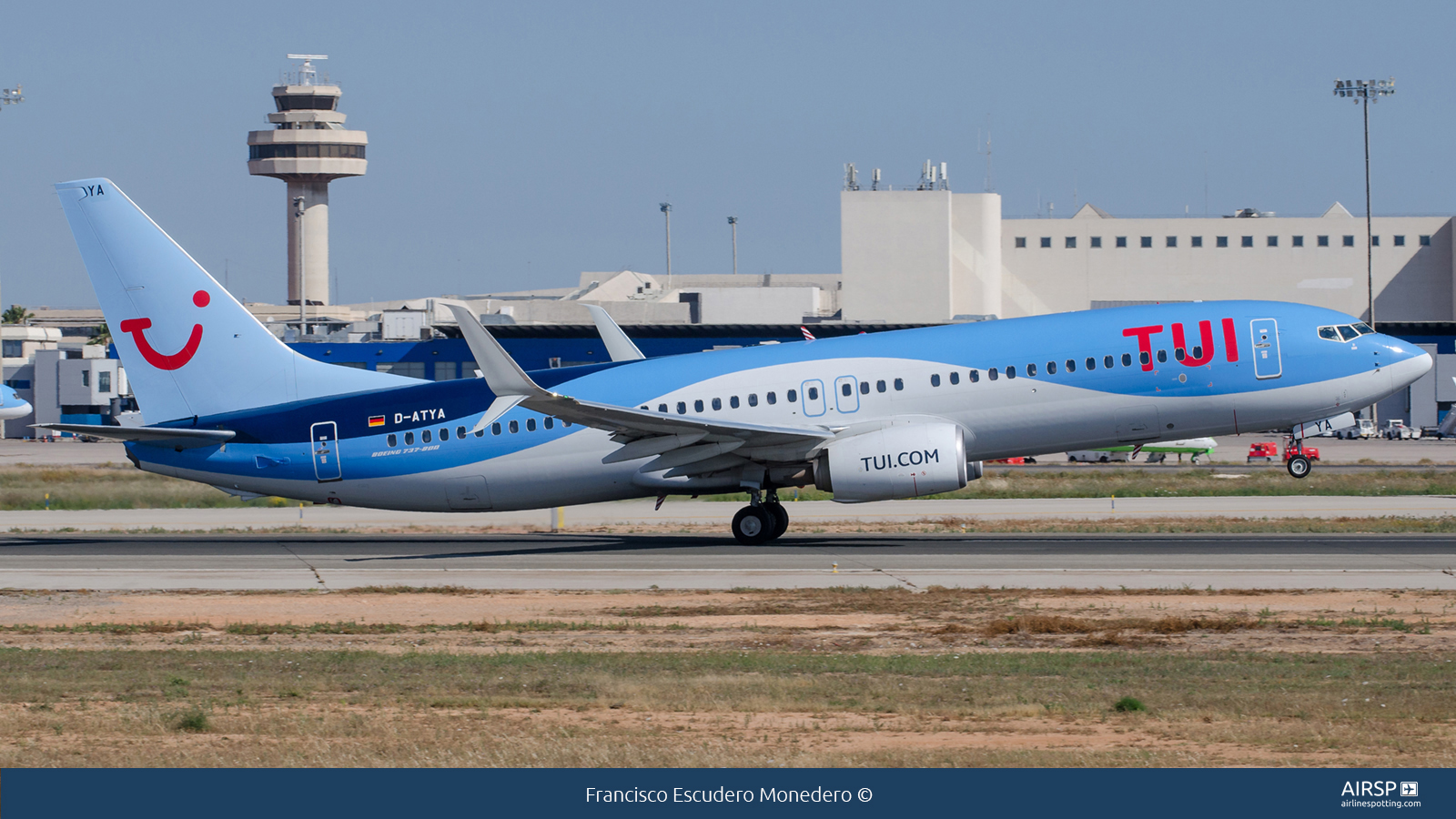 Tui Airways  Boeing 737-800  D-ATYA