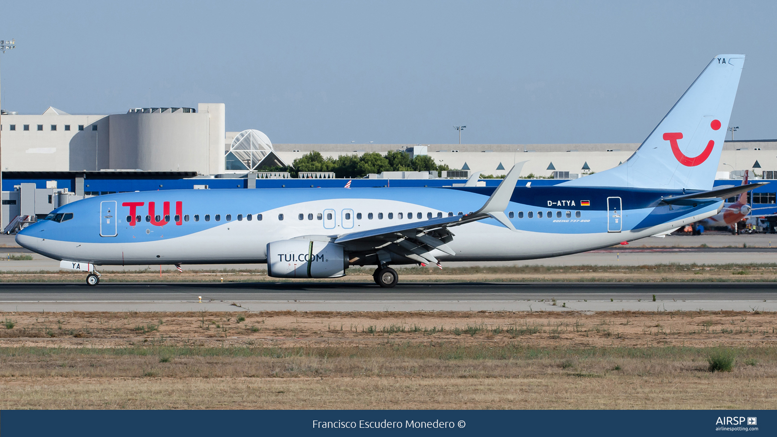 Tui Airways  Boeing 737-800  D-ATYA