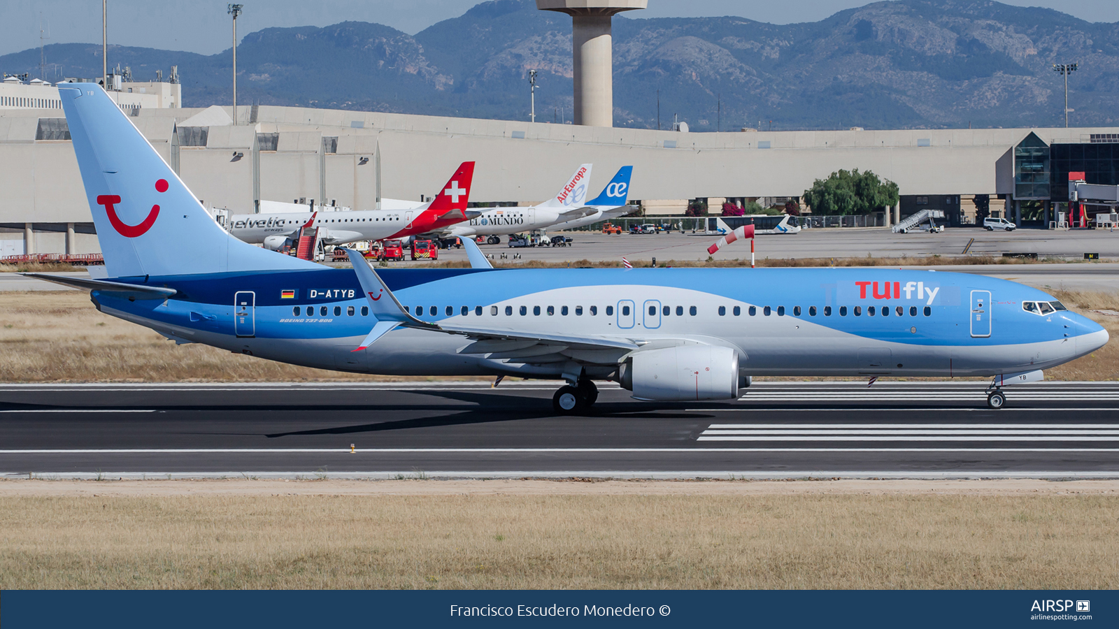 Tui Fly  Boeing 737-800  D-ATYB