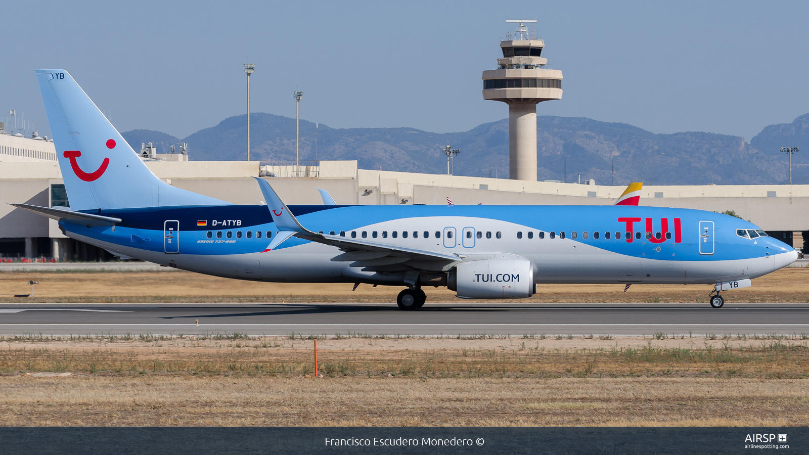 Tui Airways  Boeing 737-800  D-ATYB