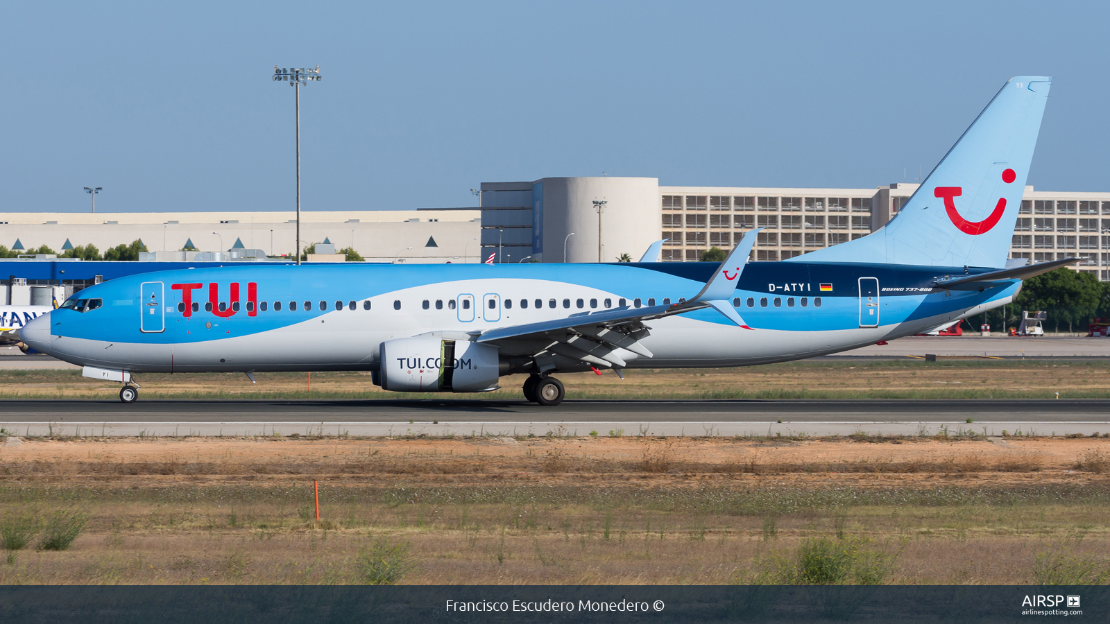 Tui Airways  Boeing 737-800  D-ATYI