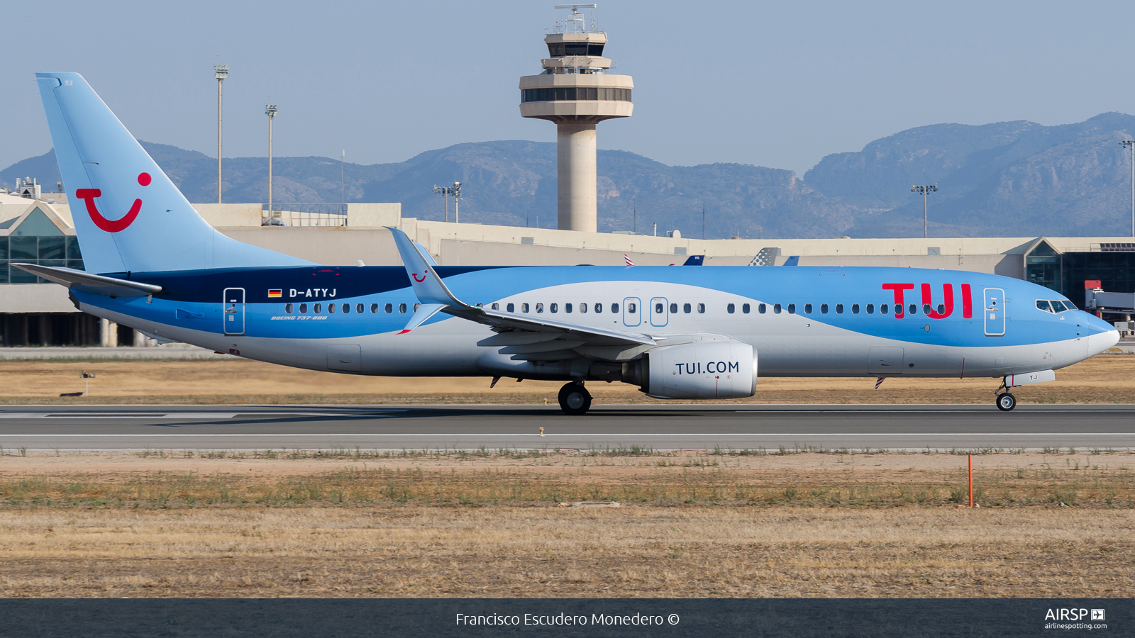 Tui Airways  Boeing 737-800  D-ATYJ