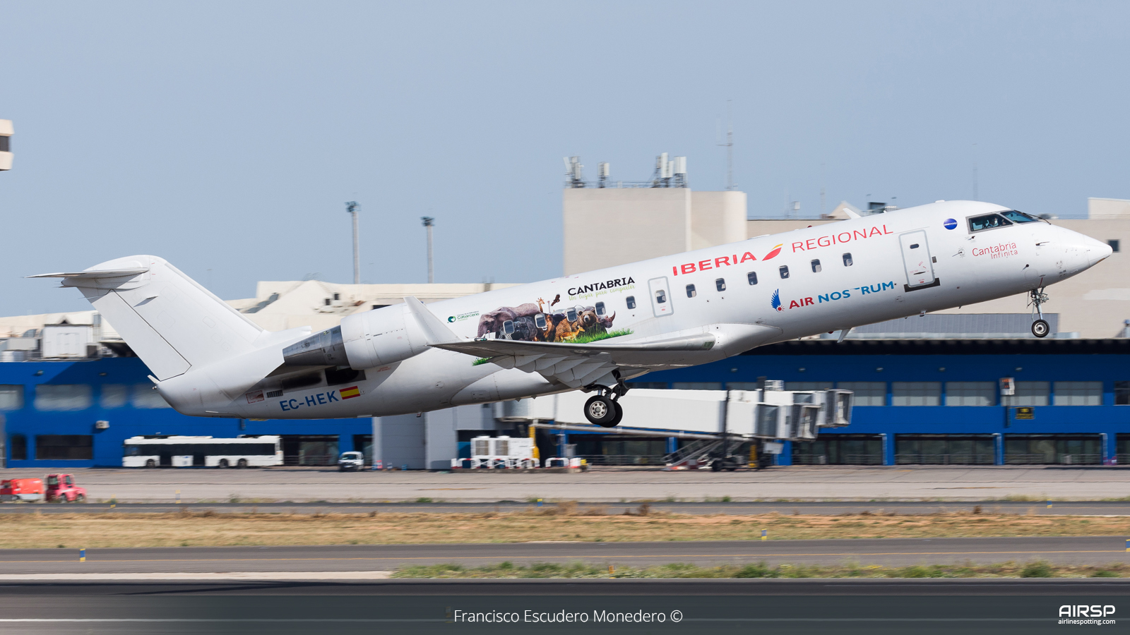 Air Nostrum Iberia Regional  Mitsubishi CRJ-200  EC-HEK