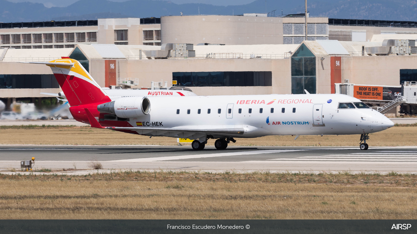 Air Nostrum Iberia Regional  Mitsubishi CRJ-200  EC-HEK