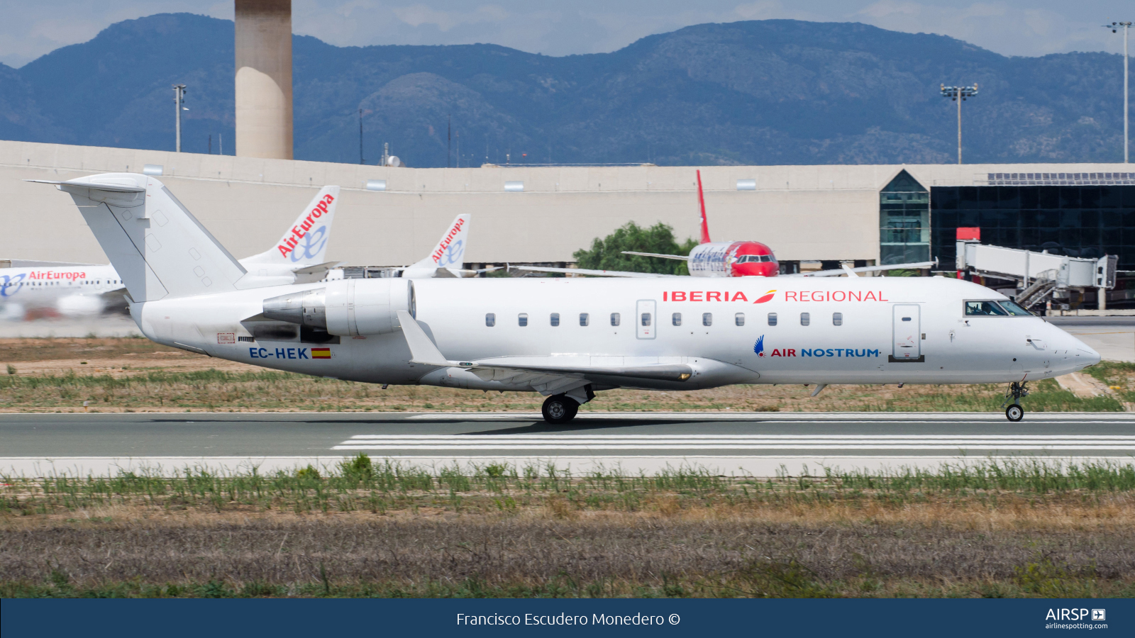 Air Nostrum Iberia Regional  Mitsubishi CRJ-200  EC-HEK