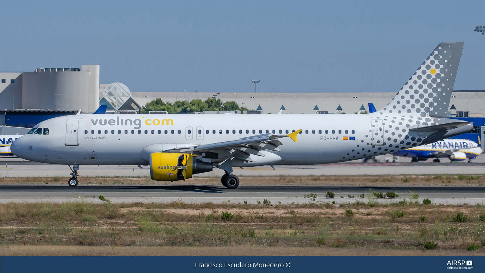 Vueling  Airbus A320  EC-HHA