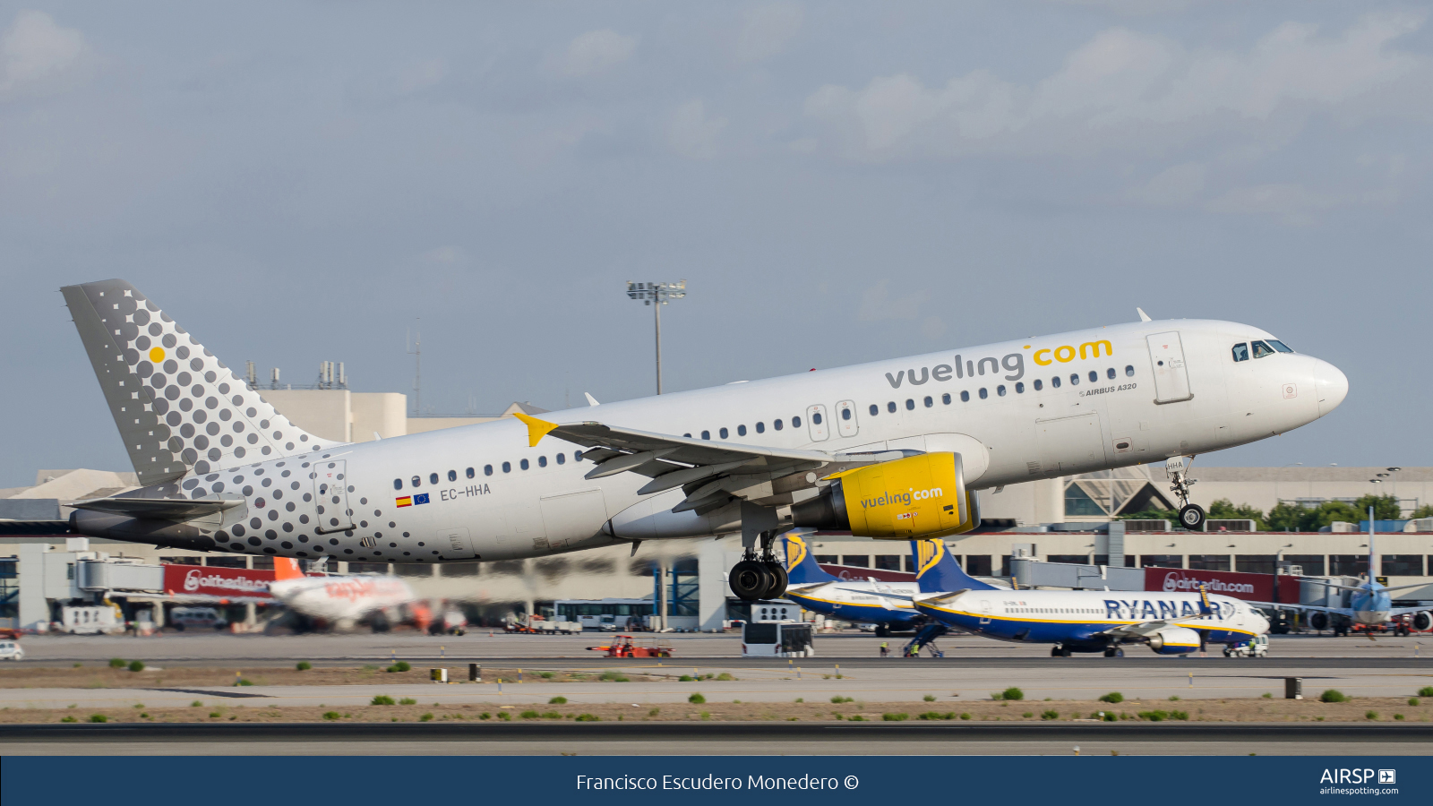 Vueling  Airbus A320  EC-HHA