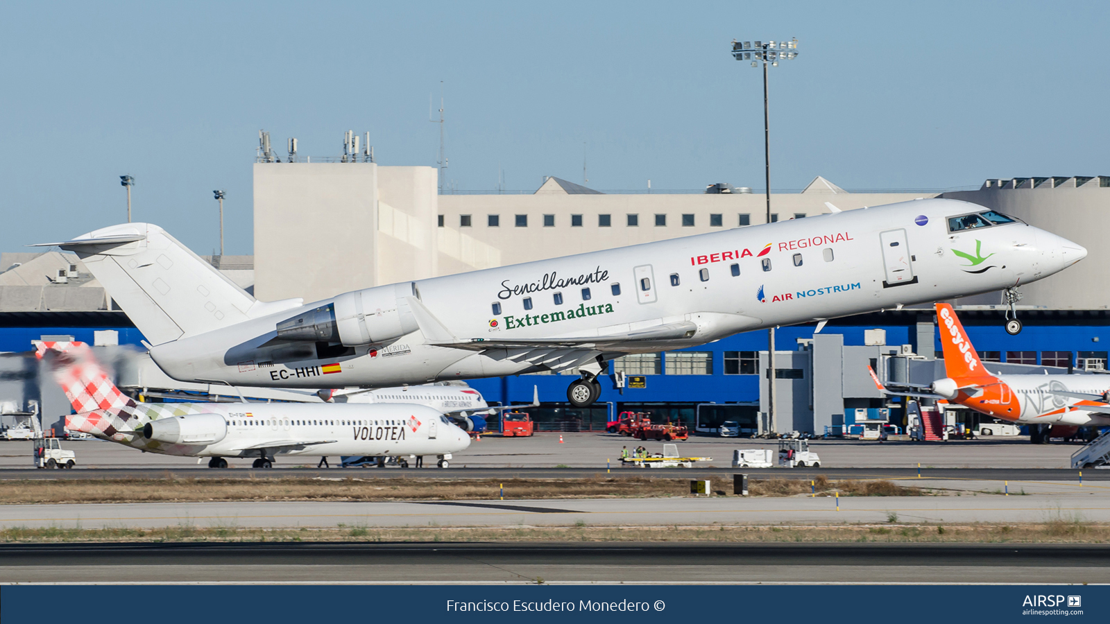 Air Nostrum Iberia Regional  Mitsubishi CRJ-200  EC-HHI
