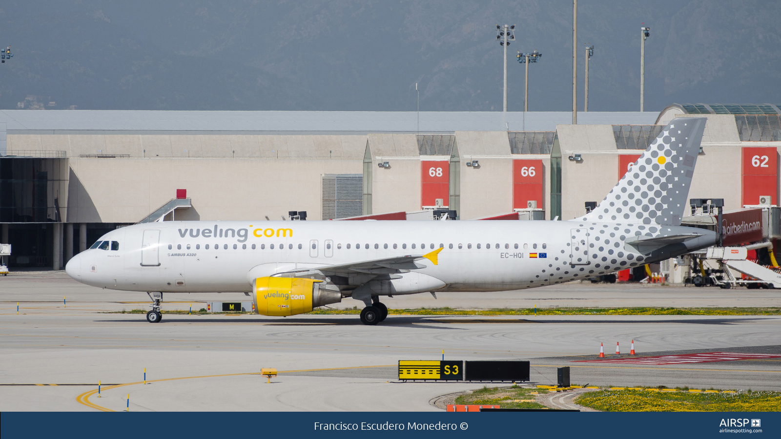 Vueling  Airbus A320  EC-HQI