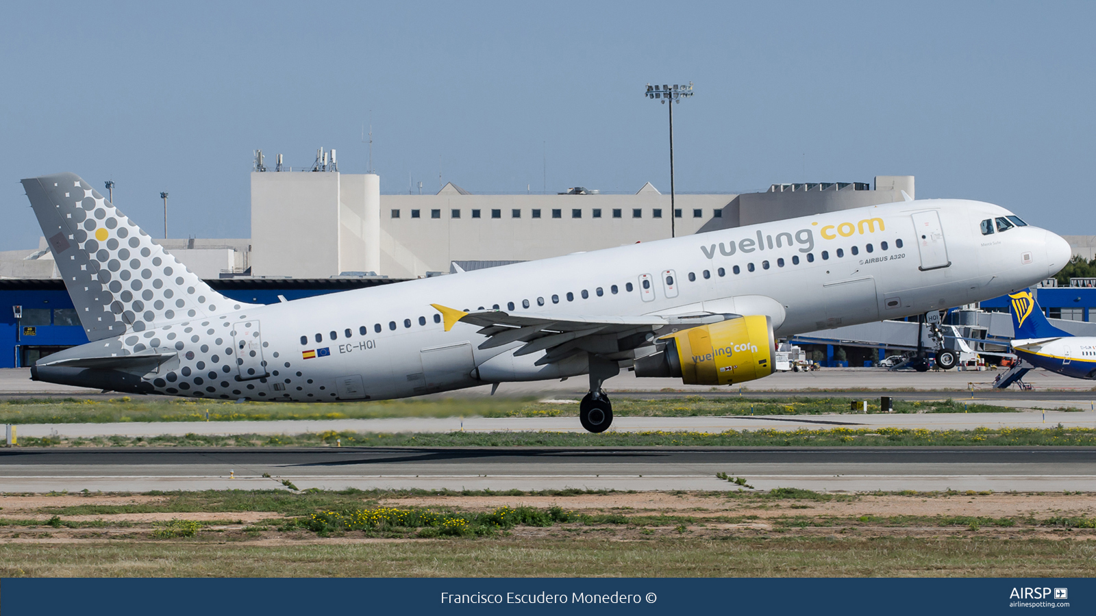 Vueling  Airbus A320  EC-HQI