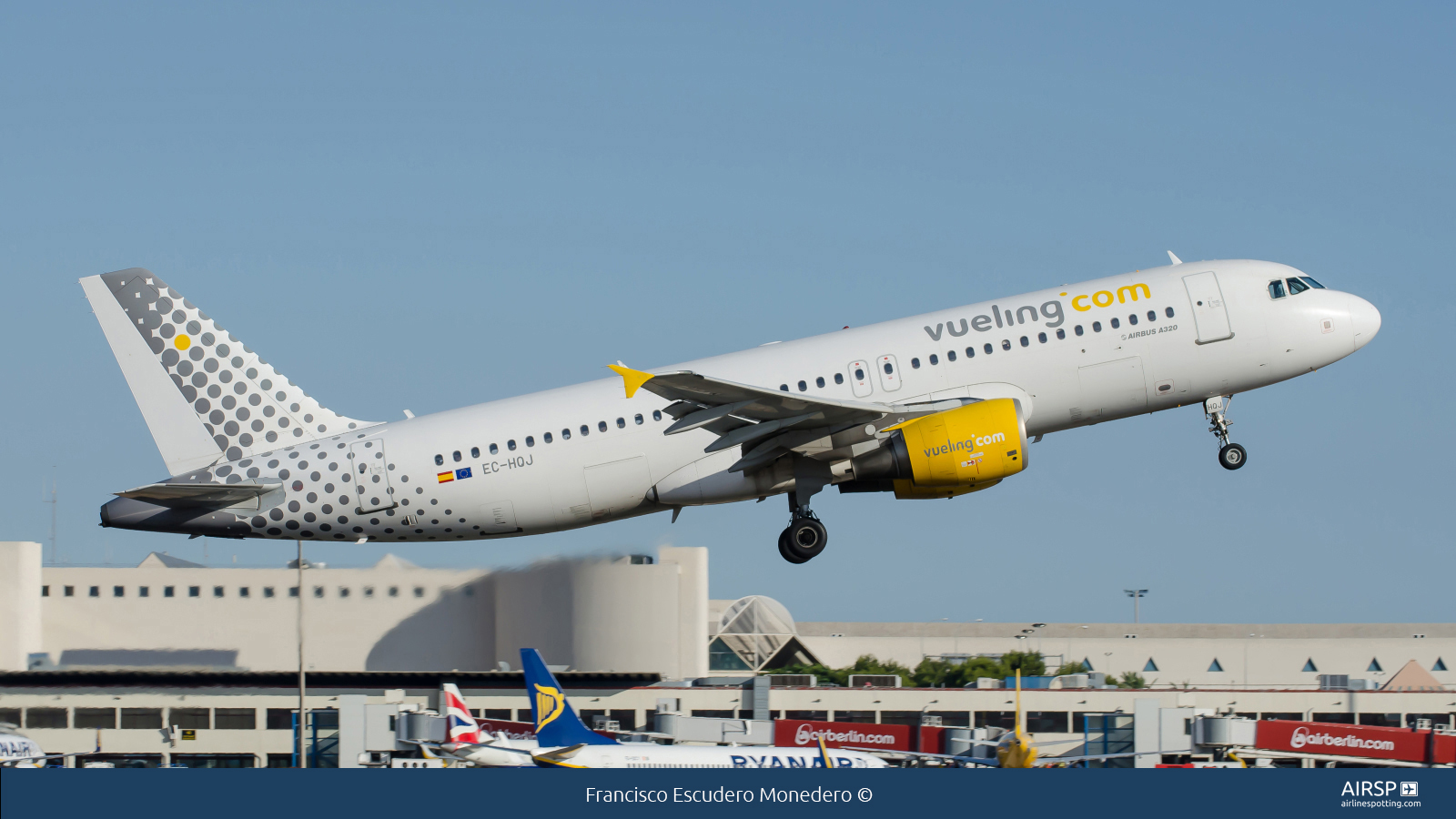 Vueling  Airbus A320  EC-HQJ